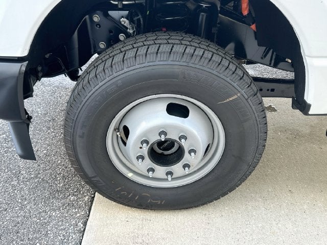 2027 Ford Super Duty F-350 DRW XL DRW