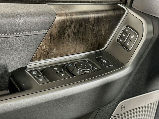 2027 Ford Super Duty F-350 SRW Lariat
