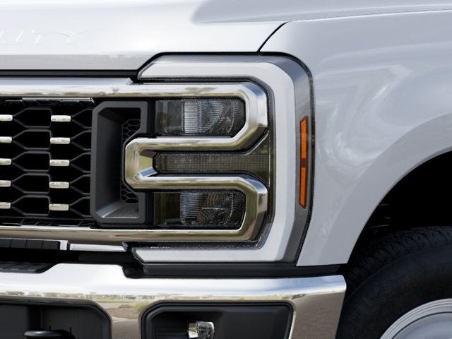 2027 Ford Super Duty F-350 DRW XLT DRW