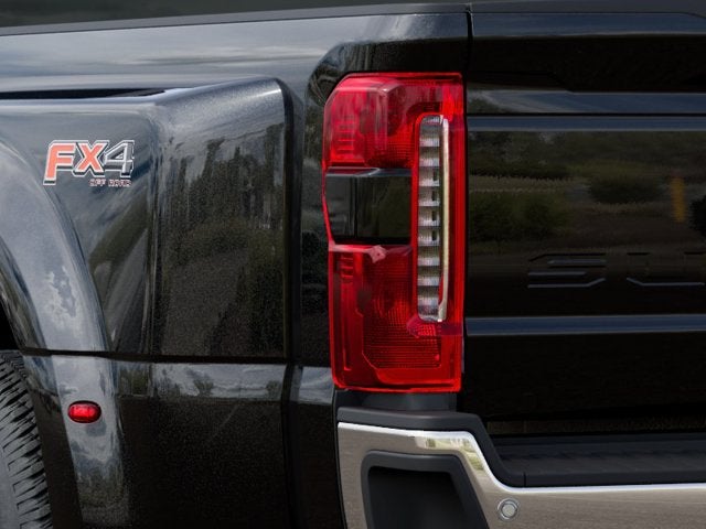 2027 Ford Super Duty F-350 DRW XLT DRW