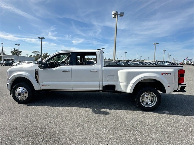 2026 Ford Super Duty F-450 DRW Lariat
