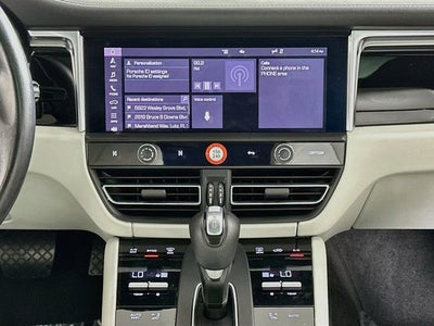 2023 Porsche Macan Base