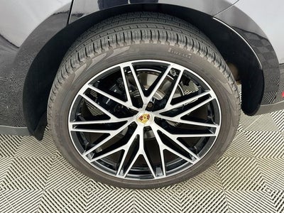 2023 Porsche Macan Base