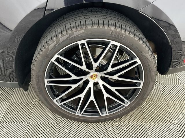 2023 Porsche Macan Base